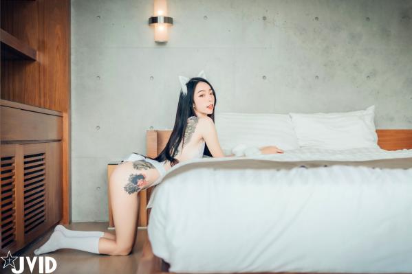    JVID飘飘猫娘女友：大胆纹身与透视制服诱惑，浴室私房写真Cosplay，极致身材展现，2021高清大片第100张图片