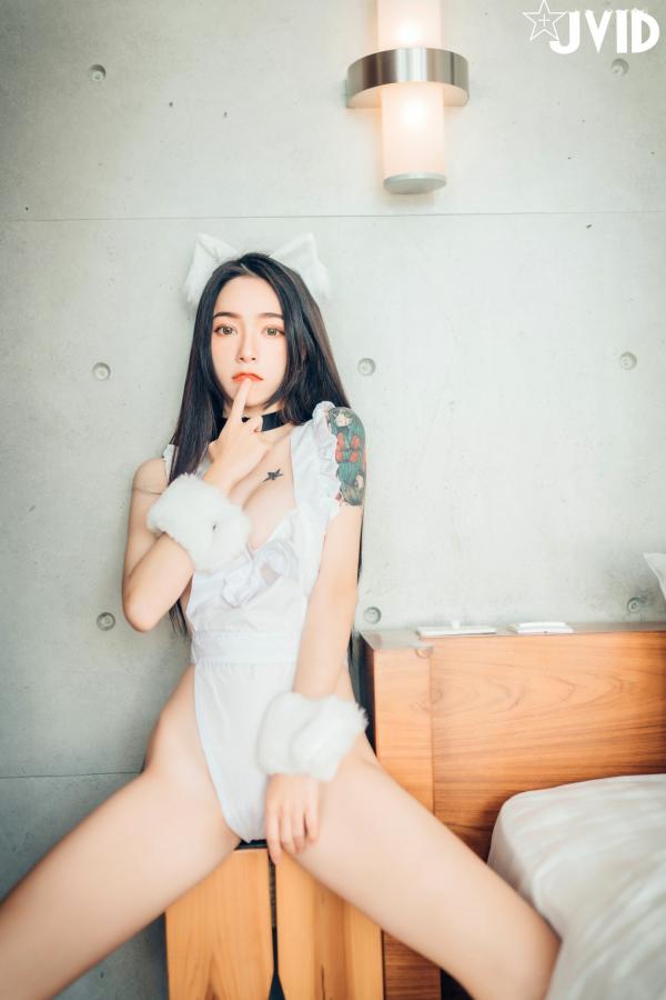    JVID飘飘猫娘女友：大胆纹身与透视制服诱惑，浴室私房写真Cosplay，极致身材展现，2021高清大片第112张图片