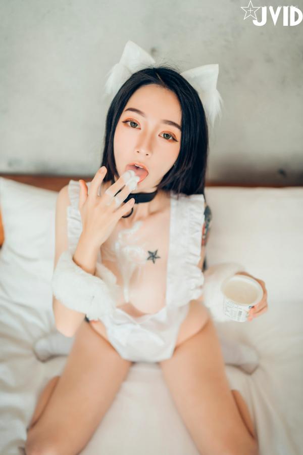    JVID飘飘猫娘女友：大胆纹身与透视制服诱惑，浴室私房写真Cosplay，极致身材展现，2021高清大片第121张图片