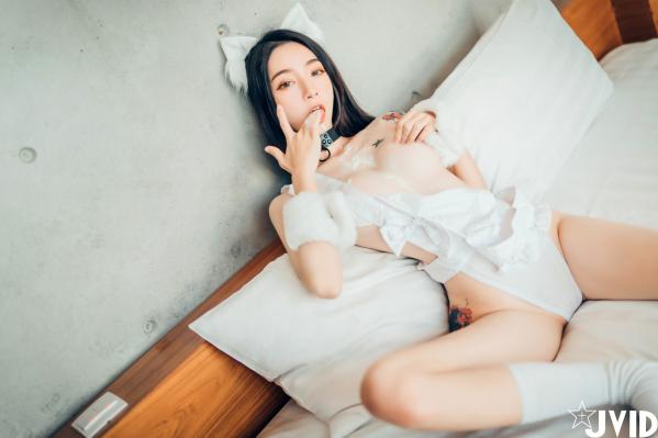    JVID飘飘猫娘女友：大胆纹身与透视制服诱惑，浴室私房写真Cosplay，极致身材展现，2021高清大片第128张图片