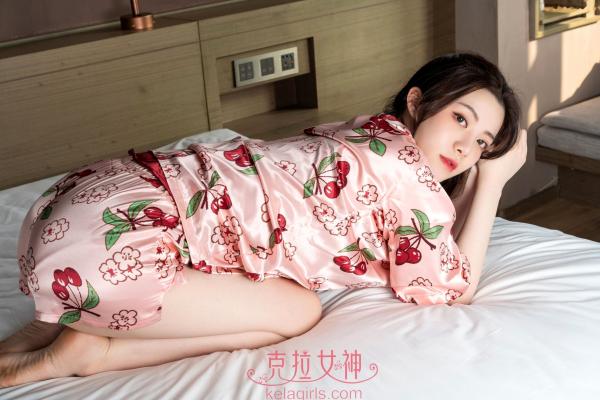    KelaGirls克拉女神-2019.09.20-百琳-《香娇玉嫩》高清私房照：白色丝质睡裙与甜美樱桃睡衣诱惑，展现绝美居家气质第20张图片