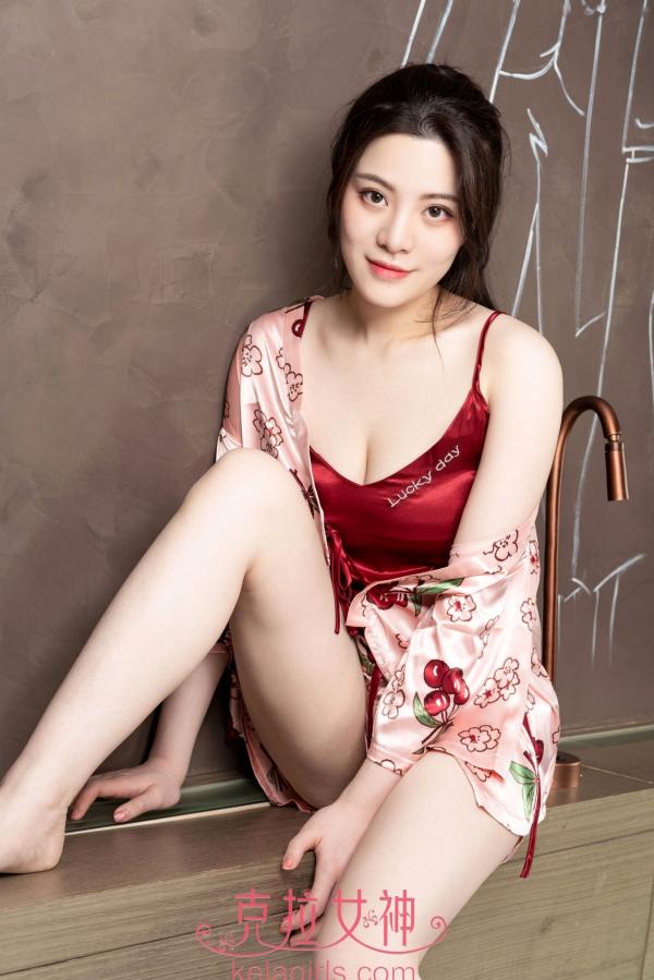    KelaGirls克拉女神-2019.09.20-百琳-《香娇玉嫩》高清私房照：白色丝质睡裙与甜美樱桃睡衣诱惑，展现绝美居家气质第26张图片