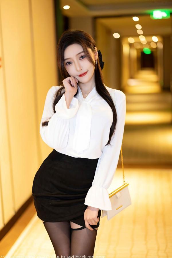 王馨瑶   XiaoYu语画界-1033-王馨瑶yanni-职场OL制服诱惑-白衬衫黑短裙黑丝私房照-性感女神极致诱惑大尺度套图第4张图片