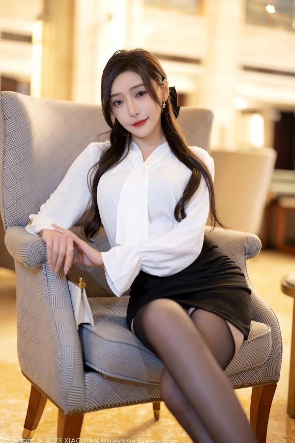 王馨瑶   XiaoYu语画界-1033-王馨瑶yanni-职场OL制服诱惑-白衬衫黑短裙黑丝私房照-性感女神极致诱惑大尺度套图第8张图片