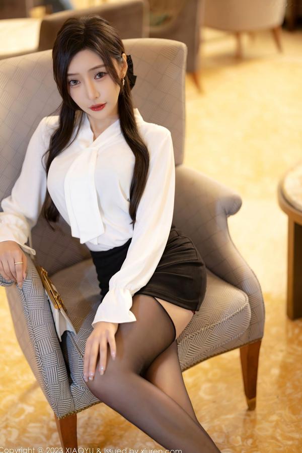 王馨瑶   XiaoYu语画界-1033-王馨瑶yanni-职场OL制服诱惑-白衬衫黑短裙黑丝私房照-性感女神极致诱惑大尺度套图第9张图片