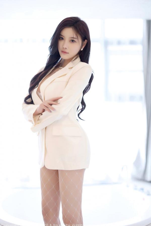 杨晨晨 sugar小甜心CC  XiaoYu语画界：杨晨晨Yome纯欲诱惑，白色轻透蕾丝内衣配白丝，极致大尺度私房写真第4张图片