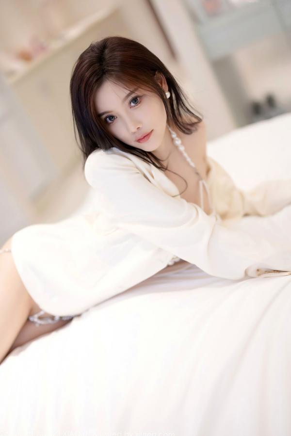 杨晨晨 sugar小甜心CC  XiaoYu语画界：杨晨晨Yome纯欲诱惑，白色轻透蕾丝内衣配白丝，极致大尺度私房写真第62张图片