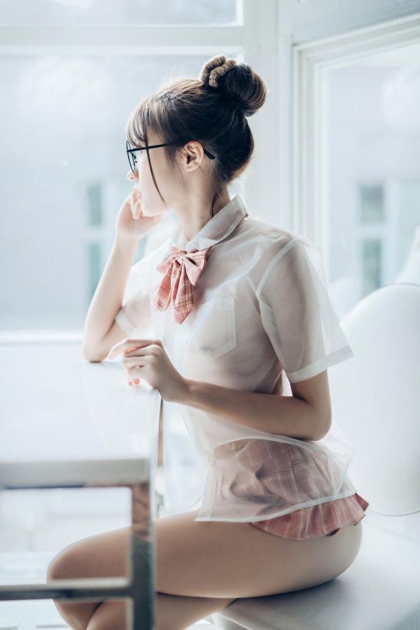    JVID-妍妍-眼镜制服诱惑与清纯私房照，单人角色扮演大尺度精品套图第2张图片