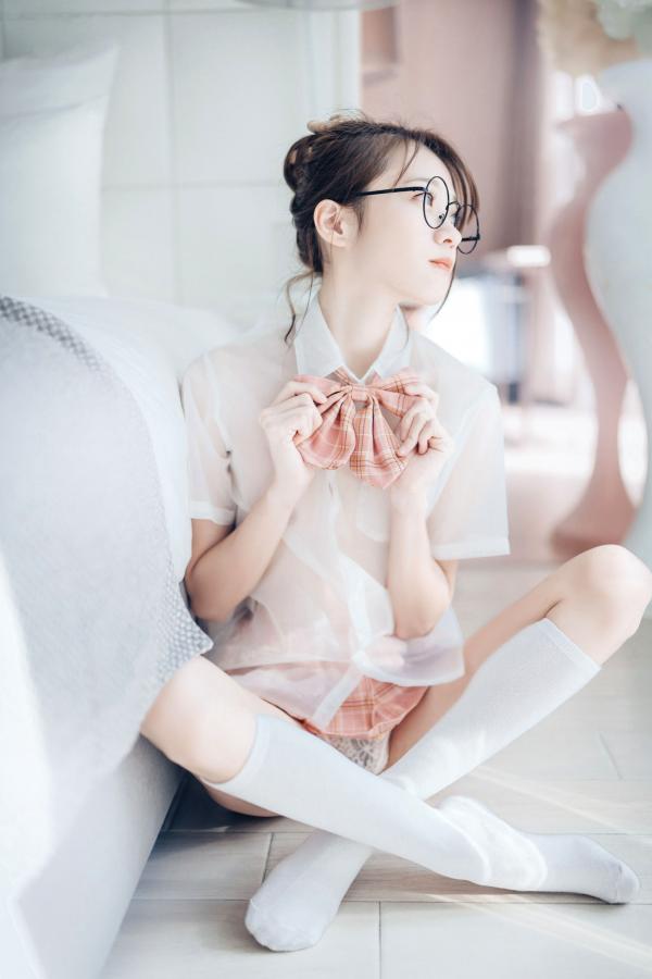    JVID-妍妍-眼镜制服诱惑与清纯私房照，单人角色扮演大尺度精品套图第20张图片