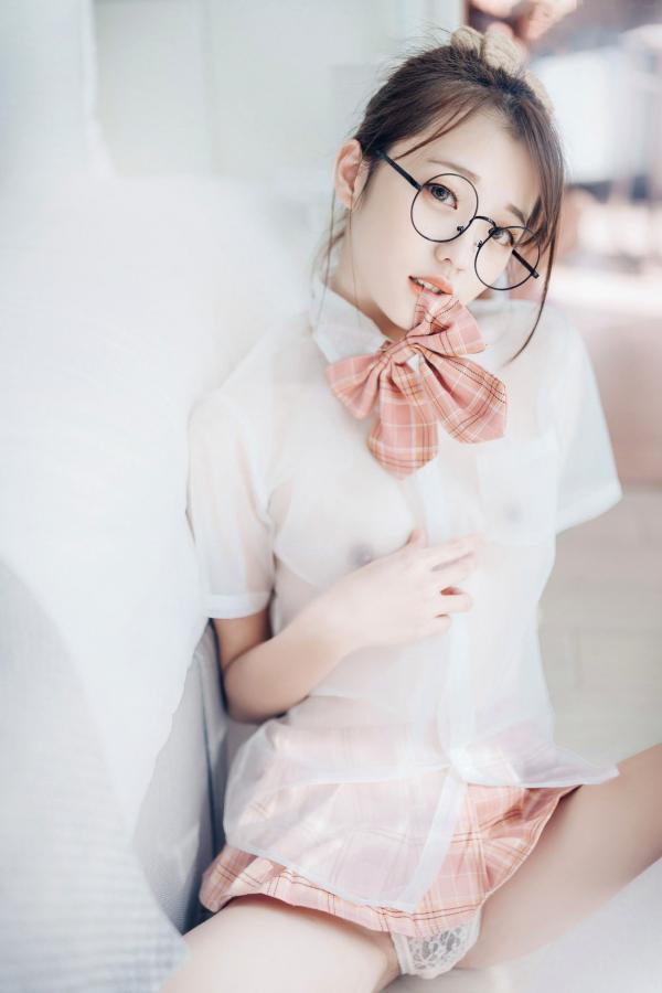    JVID-妍妍-眼镜制服诱惑与清纯私房照，单人角色扮演大尺度精品套图第22张图片