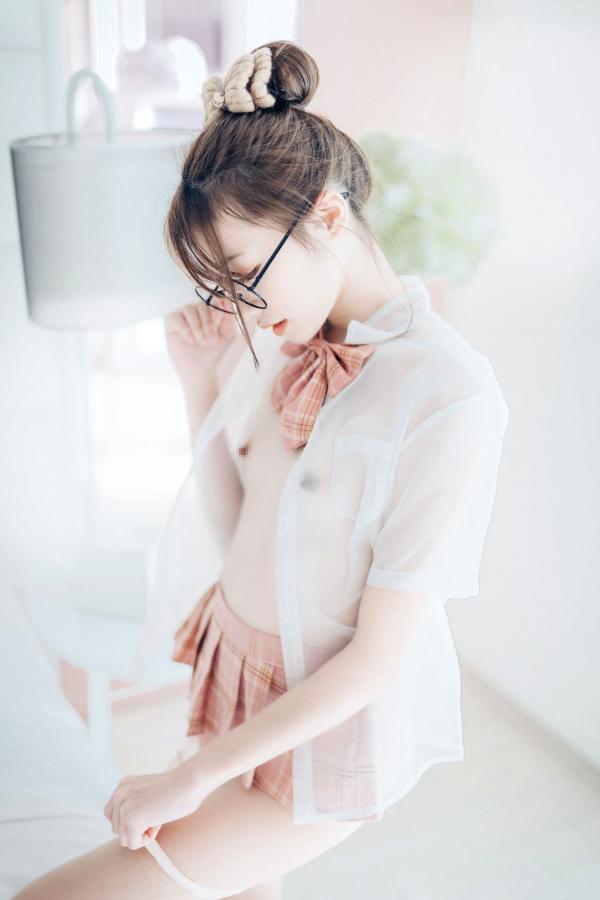    JVID-妍妍-眼镜制服诱惑与清纯私房照，单人角色扮演大尺度精品套图第30张图片
