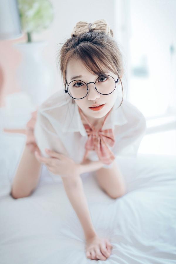    JVID-妍妍-眼镜制服诱惑与清纯私房照，单人角色扮演大尺度精品套图第36张图片
