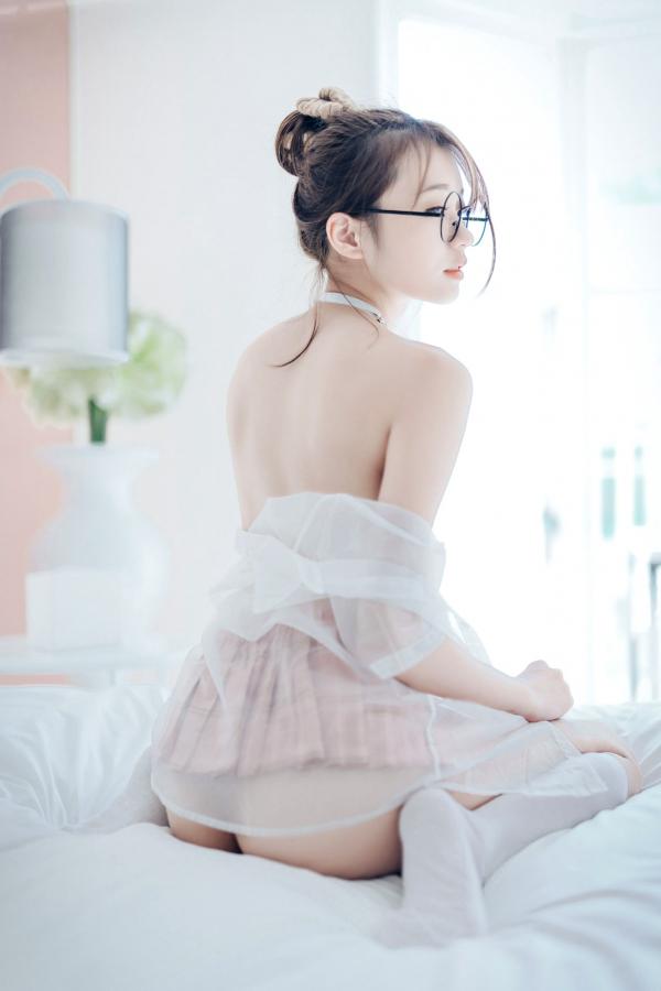    JVID-妍妍-眼镜制服诱惑与清纯私房照，单人角色扮演大尺度精品套图第37张图片