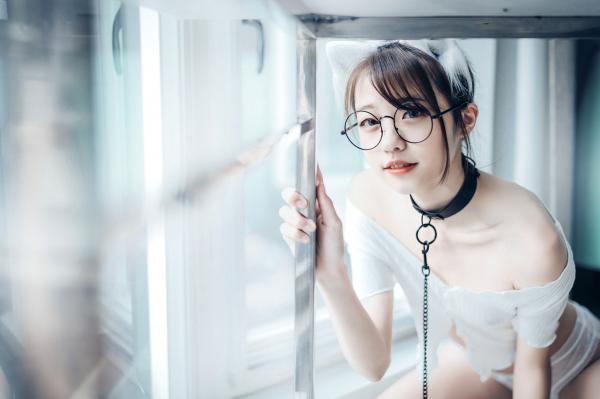    JVID-妍妍-眼镜制服诱惑与清纯私房照，单人角色扮演大尺度精品套图第81张图片