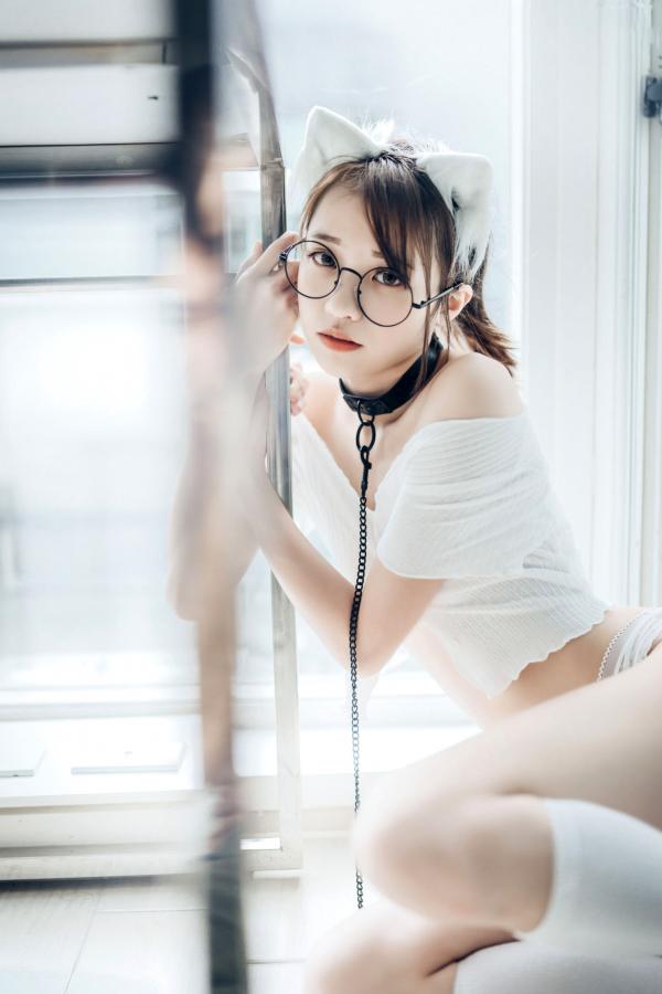    JVID-妍妍-眼镜制服诱惑与清纯私房照，单人角色扮演大尺度精品套图第85张图片