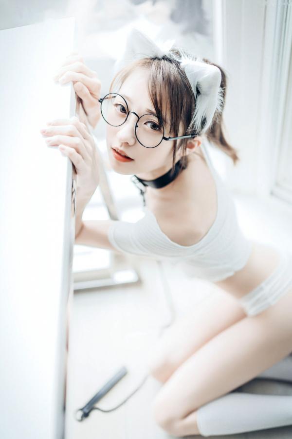    JVID-妍妍-眼镜制服诱惑与清纯私房照，单人角色扮演大尺度精品套图第86张图片