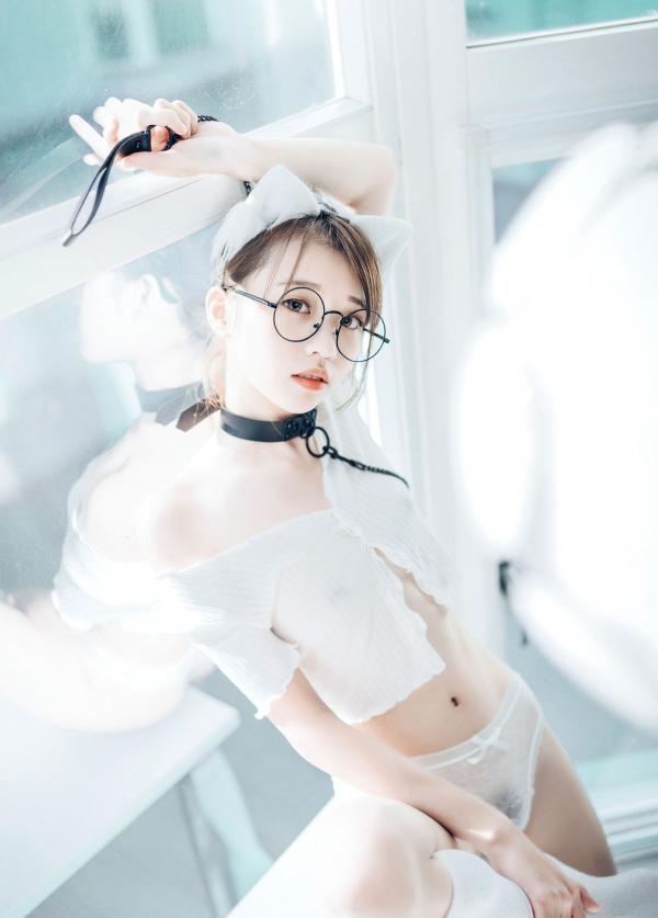    JVID-妍妍-眼镜制服诱惑与清纯私房照，单人角色扮演大尺度精品套图第93张图片