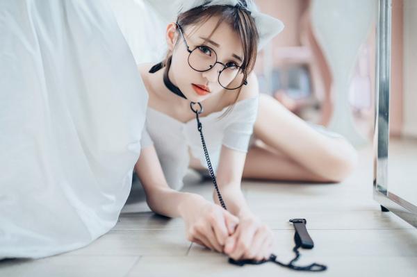    JVID-妍妍-眼镜制服诱惑与清纯私房照，单人角色扮演大尺度精品套图第111张图片