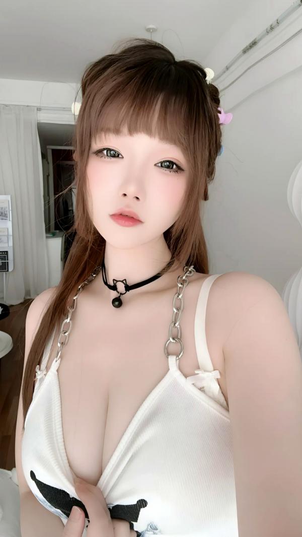    雪晴Astra - 私房大尺度写真，黑丝配破洞牛仔短裤，极品美腿诱惑无限第1张图片