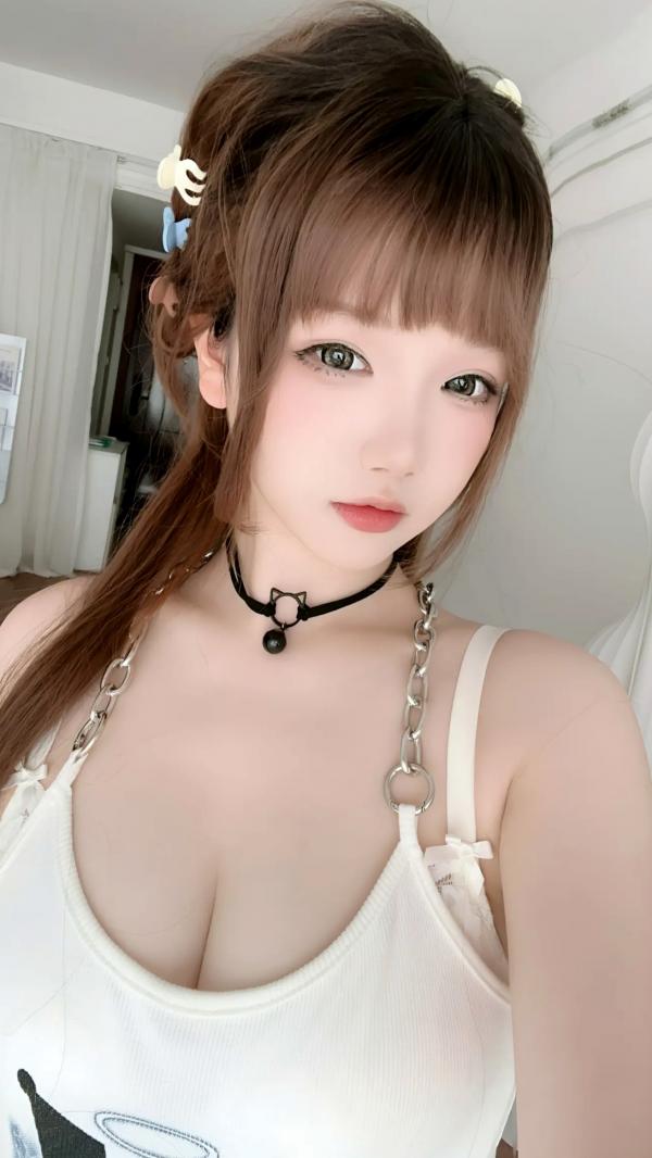    雪晴Astra - 私房大尺度写真，黑丝配破洞牛仔短裤，极品美腿诱惑无限第2张图片