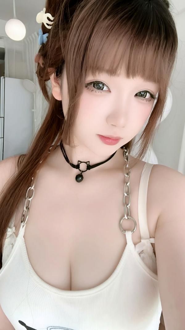    雪晴Astra - 私房大尺度写真，黑丝配破洞牛仔短裤，极品美腿诱惑无限第37张图片