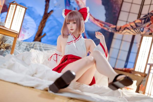    屿鱼 - 兼职巫女，性感日式和风私房写真，极致诱惑角色扮演，白嫩美腿极品佳作第2张图片