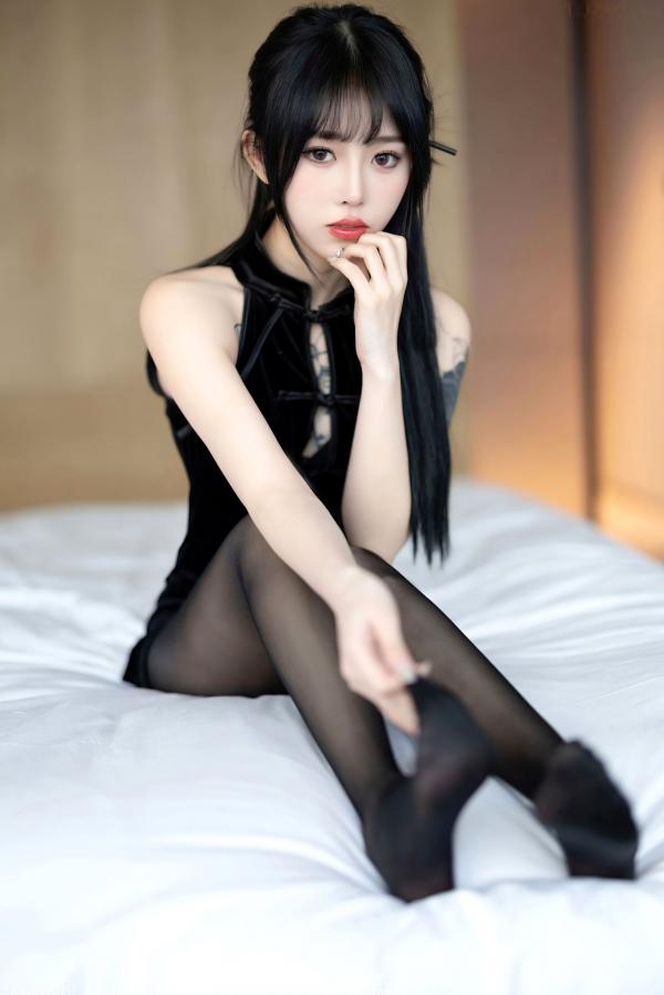    XiaoYu语画界-1030-奶瓶-黑色超短旗袍透视内衣黑丝私房照，展现极致诱惑与极品身材，大尺度摄影写真第26张图片