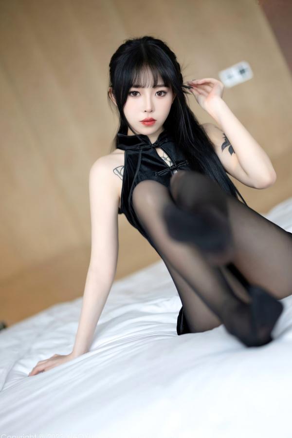    XiaoYu语画界-1030-奶瓶-黑色超短旗袍透视内衣黑丝私房照，展现极致诱惑与极品身材，大尺度摄影写真第28张图片