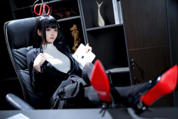    九柒喵 - 调月莉音COS，蓝档案黑丝制服冷艳职场女神，气质御姐角色扮演第7张图片