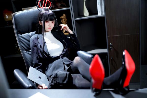    九柒喵 - 调月莉音COS，蓝档案黑丝制服冷艳职场女神，气质御姐角色扮演第8张图片