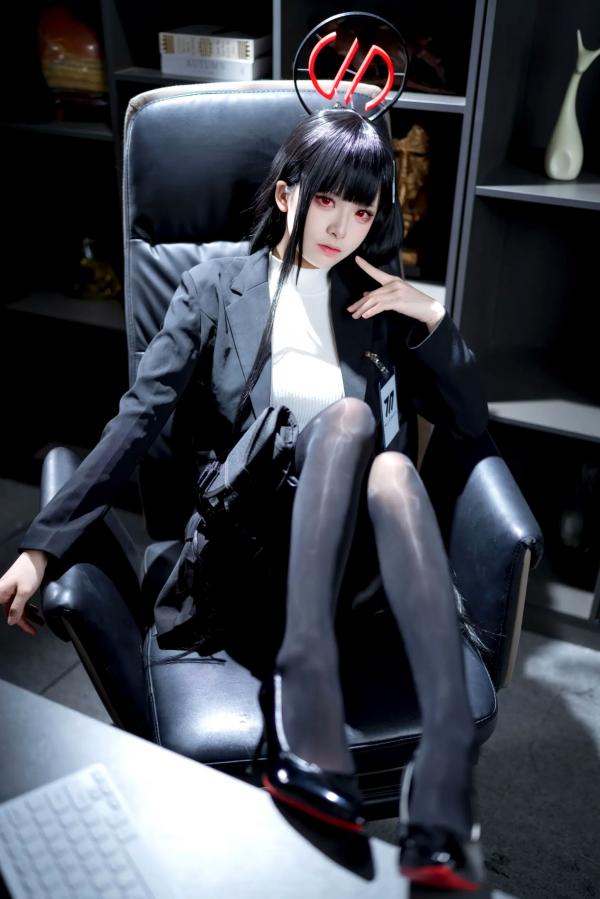    九柒喵 - 调月莉音COS，蓝档案黑丝制服冷艳职场女神，气质御姐角色扮演第12张图片