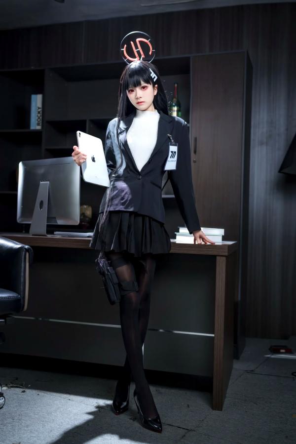    九柒喵 - 调月莉音COS，蓝档案黑丝制服冷艳职场女神，气质御姐角色扮演第14张图片