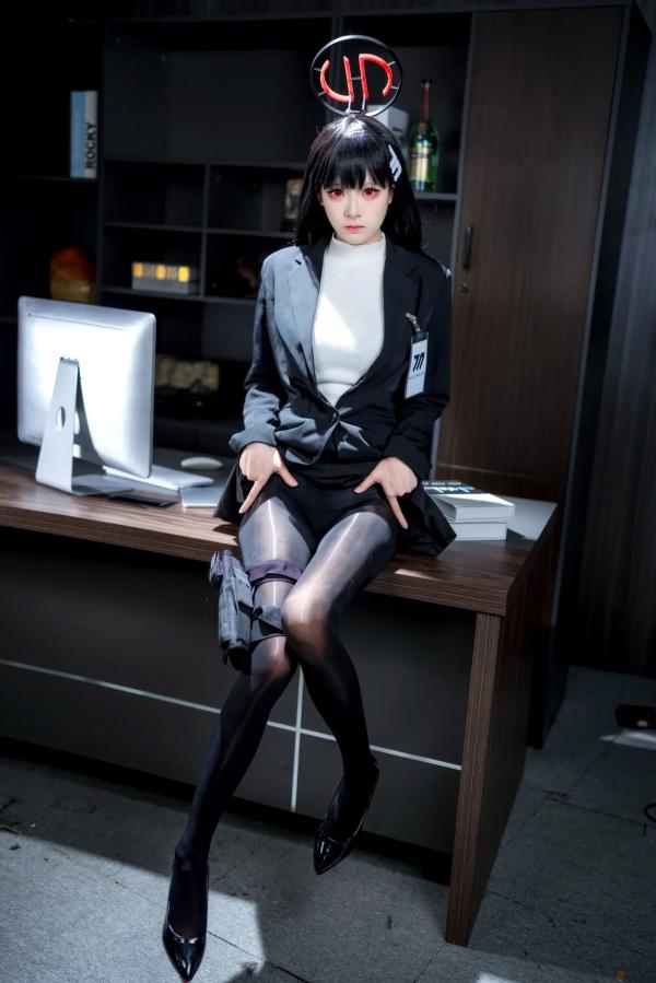    九柒喵 - 调月莉音COS，蓝档案黑丝制服冷艳职场女神，气质御姐角色扮演第24张图片
