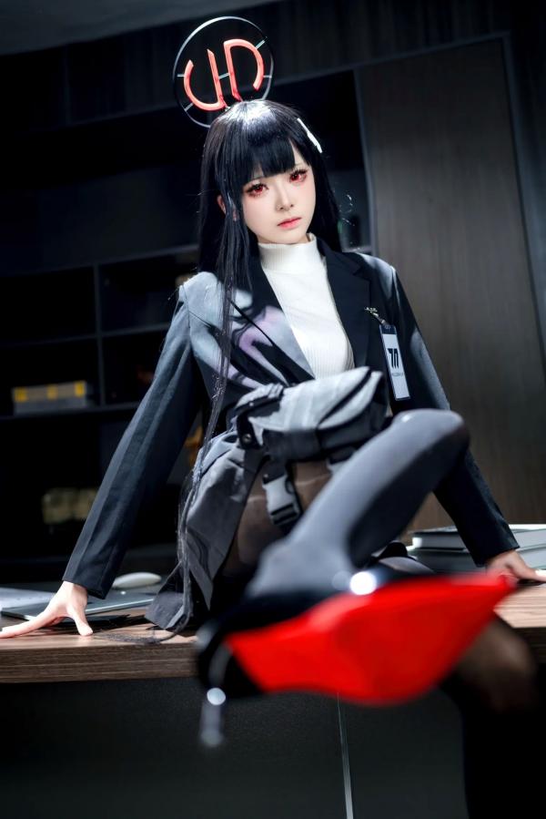    九柒喵 - 调月莉音COS，蓝档案黑丝制服冷艳职场女神，气质御姐角色扮演第26张图片