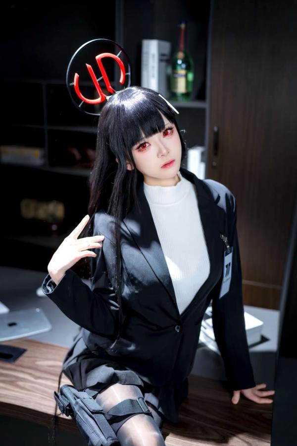    九柒喵 - 调月莉音COS，蓝档案黑丝制服冷艳职场女神，气质御姐角色扮演第30张图片