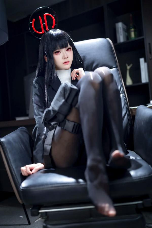    九柒喵 - 调月莉音COS，蓝档案黑丝制服冷艳职场女神，气质御姐角色扮演第32张图片