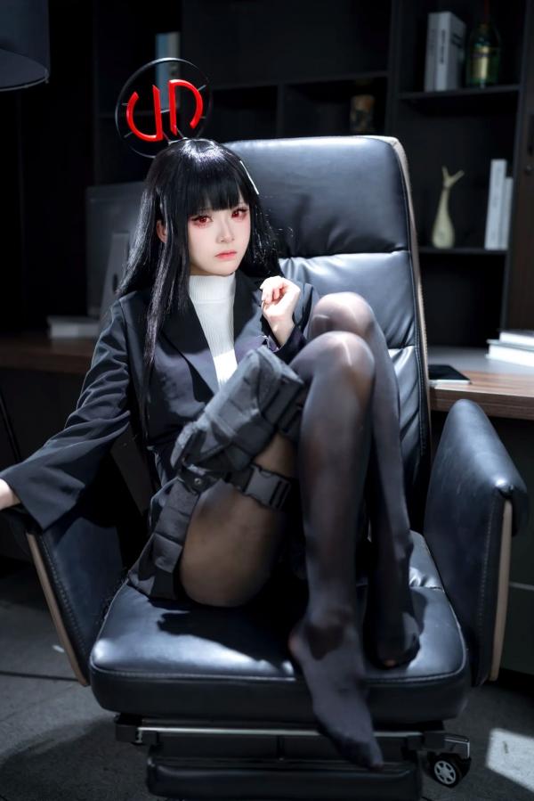    九柒喵 - 调月莉音COS，蓝档案黑丝制服冷艳职场女神，气质御姐角色扮演第33张图片