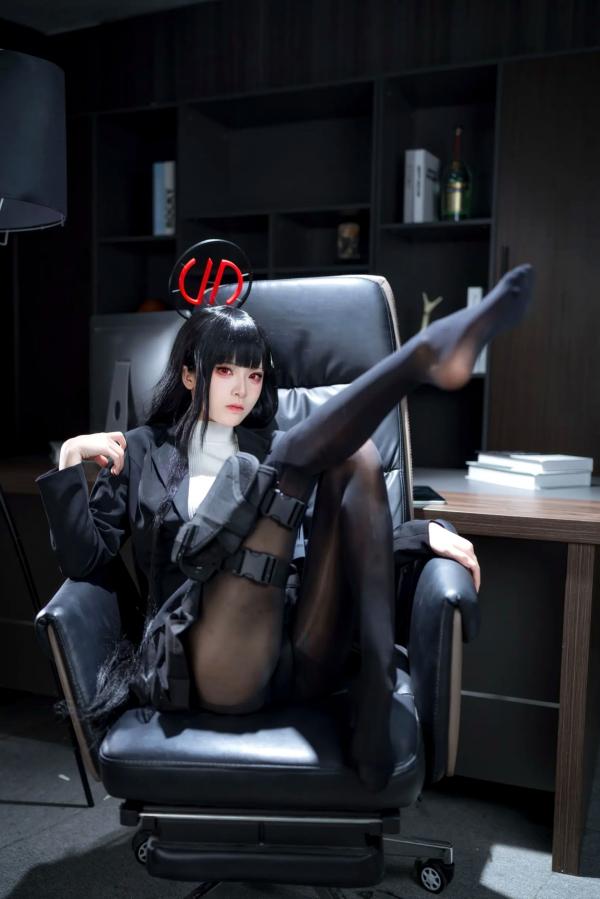    九柒喵 - 调月莉音COS，蓝档案黑丝制服冷艳职场女神，气质御姐角色扮演第37张图片