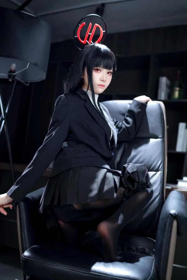    九柒喵 - 调月莉音COS，蓝档案黑丝制服冷艳职场女神，气质御姐角色扮演第41张图片