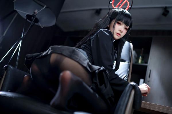    九柒喵 - 调月莉音COS，蓝档案黑丝制服冷艳职场女神，气质御姐角色扮演第44张图片