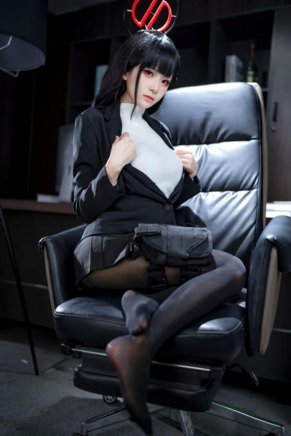    九柒喵 - 调月莉音COS，蓝档案黑丝制服冷艳职场女神，气质御姐角色扮演第46张图片