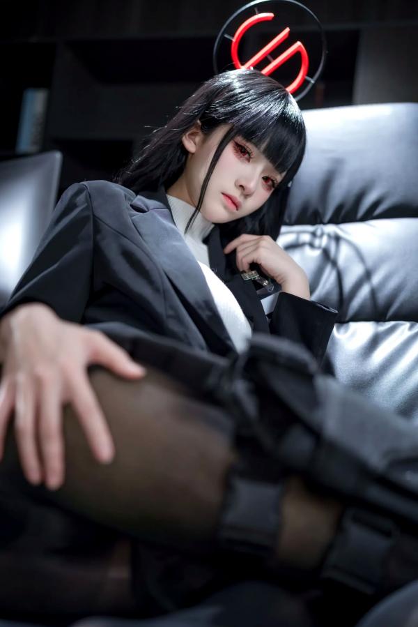    九柒喵 - 调月莉音COS，蓝档案黑丝制服冷艳职场女神，气质御姐角色扮演第50张图片