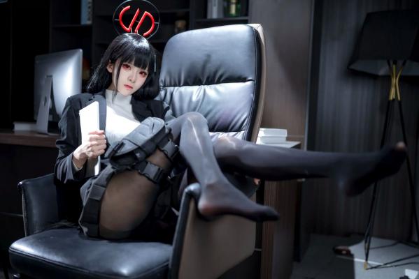    九柒喵 - 调月莉音COS，蓝档案黑丝制服冷艳职场女神，气质御姐角色扮演第51张图片