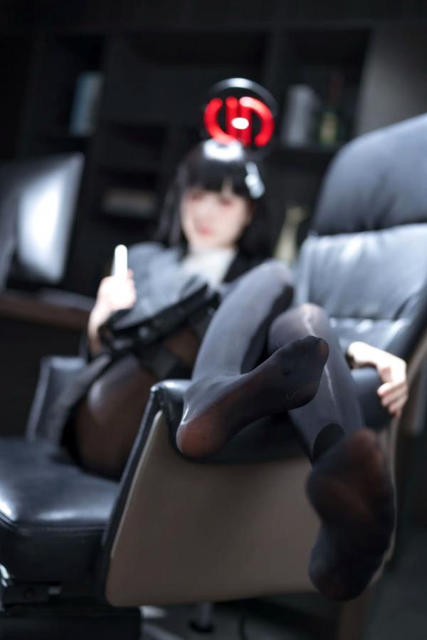    九柒喵 - 调月莉音COS，蓝档案黑丝制服冷艳职场女神，气质御姐角色扮演第53张图片
