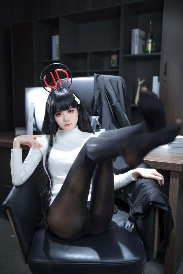    九柒喵 - 调月莉音COS，蓝档案黑丝制服冷艳职场女神，气质御姐角色扮演第61张图片