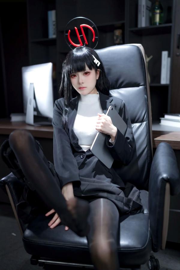    九柒喵 - 调月莉音COS，蓝档案黑丝制服冷艳职场女神，气质御姐角色扮演第62张图片
