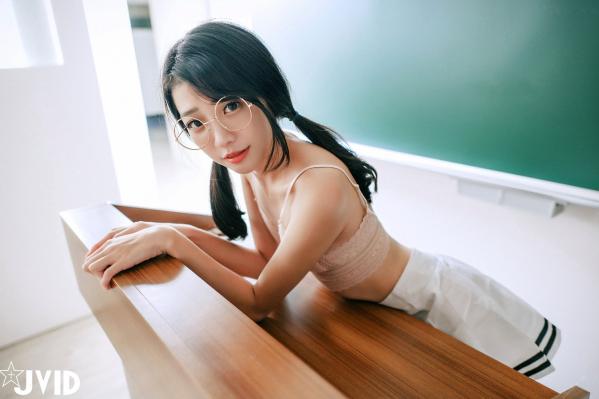    JVID-妍妍-青春戀愛校園系列-高顏值甜美學妹大尺度私房照-清純校花放學後的教室-無聖光校服誘惑-學妹說她喜歡我-2022.12.09第70张图片