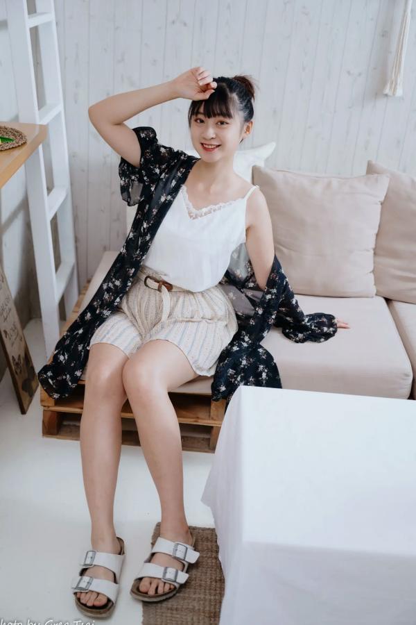    若颖 - 度假风写真：清新白色系少女居家私房照，治愈系甜美气质，打造浪漫唯美的慵懒午后时光第2张图片