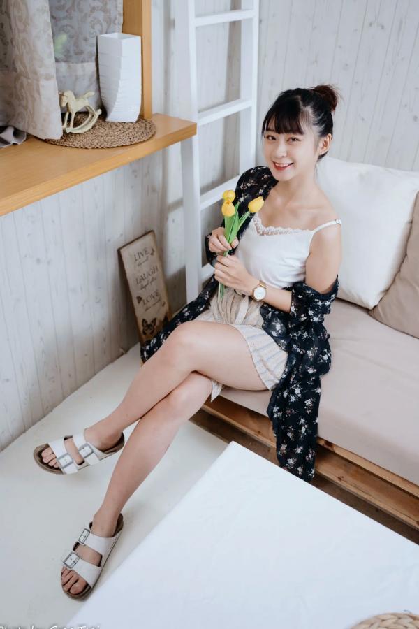    若颖 - 度假风写真：清新白色系少女居家私房照，治愈系甜美气质，打造浪漫唯美的慵懒午后时光第4张图片