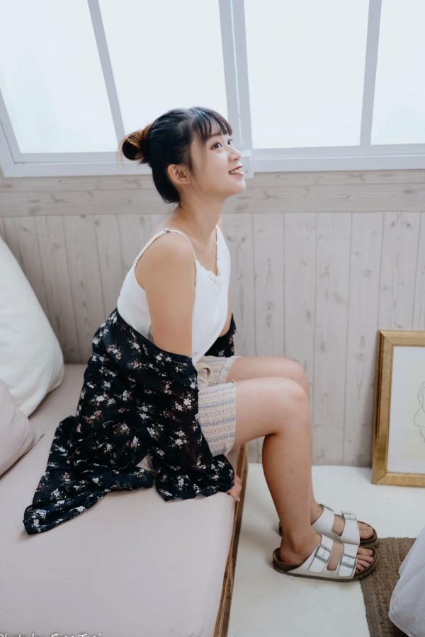    若颖 - 度假风写真：清新白色系少女居家私房照，治愈系甜美气质，打造浪漫唯美的慵懒午后时光第15张图片